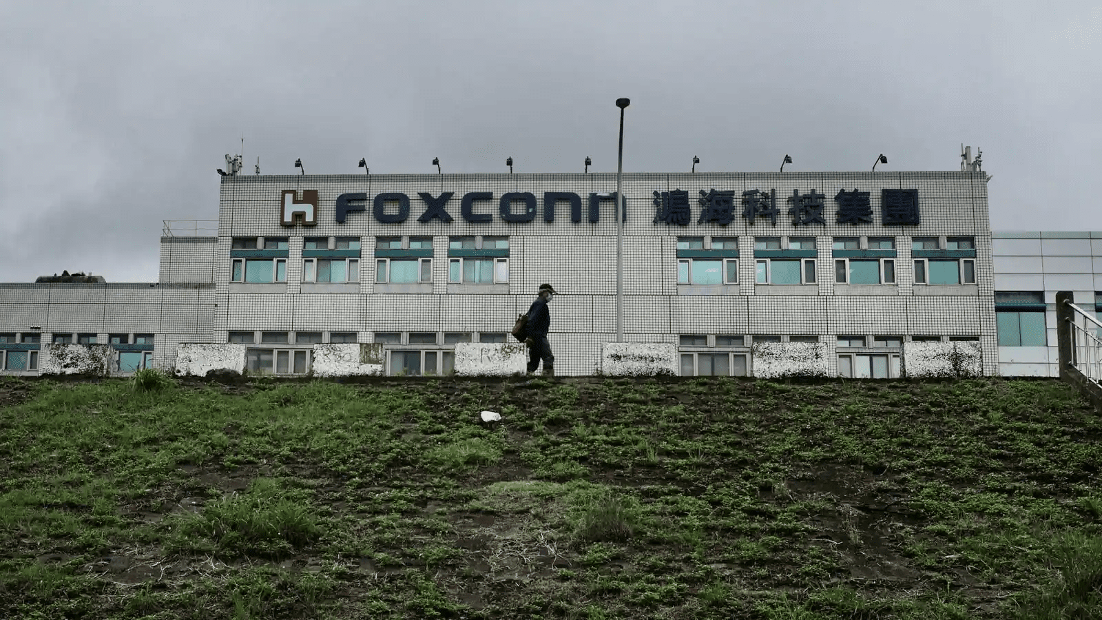 Foxconn plant, Apple's biggest iPhone plant