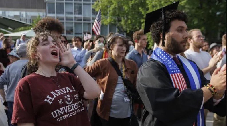 U.S. resumes students visa application, enforce applicant's social media vetting 