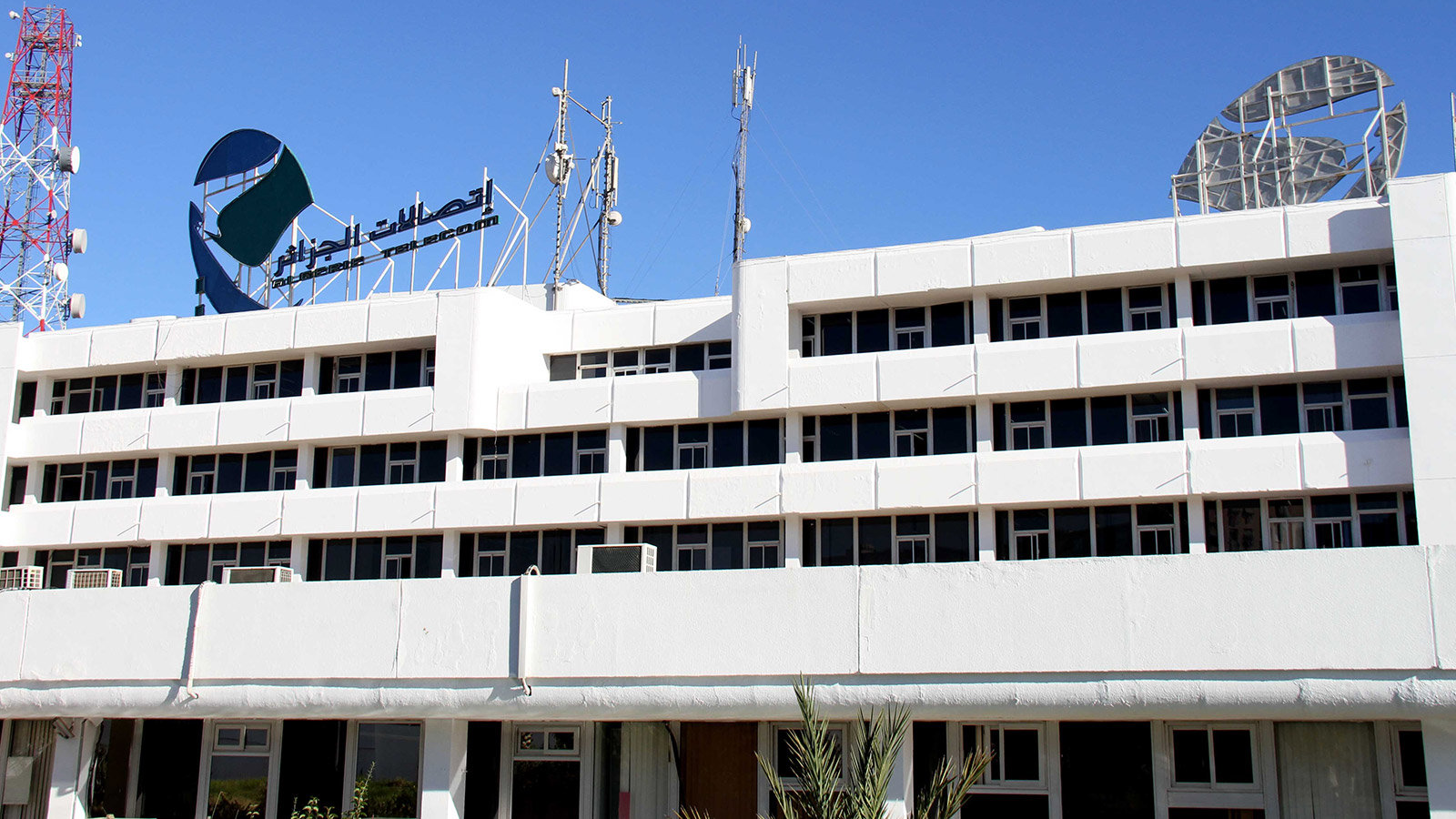 Algérie Telecom has passed the 2.5 million mark on its Fibre-to-Home service, setting a North African broadband deployment record.