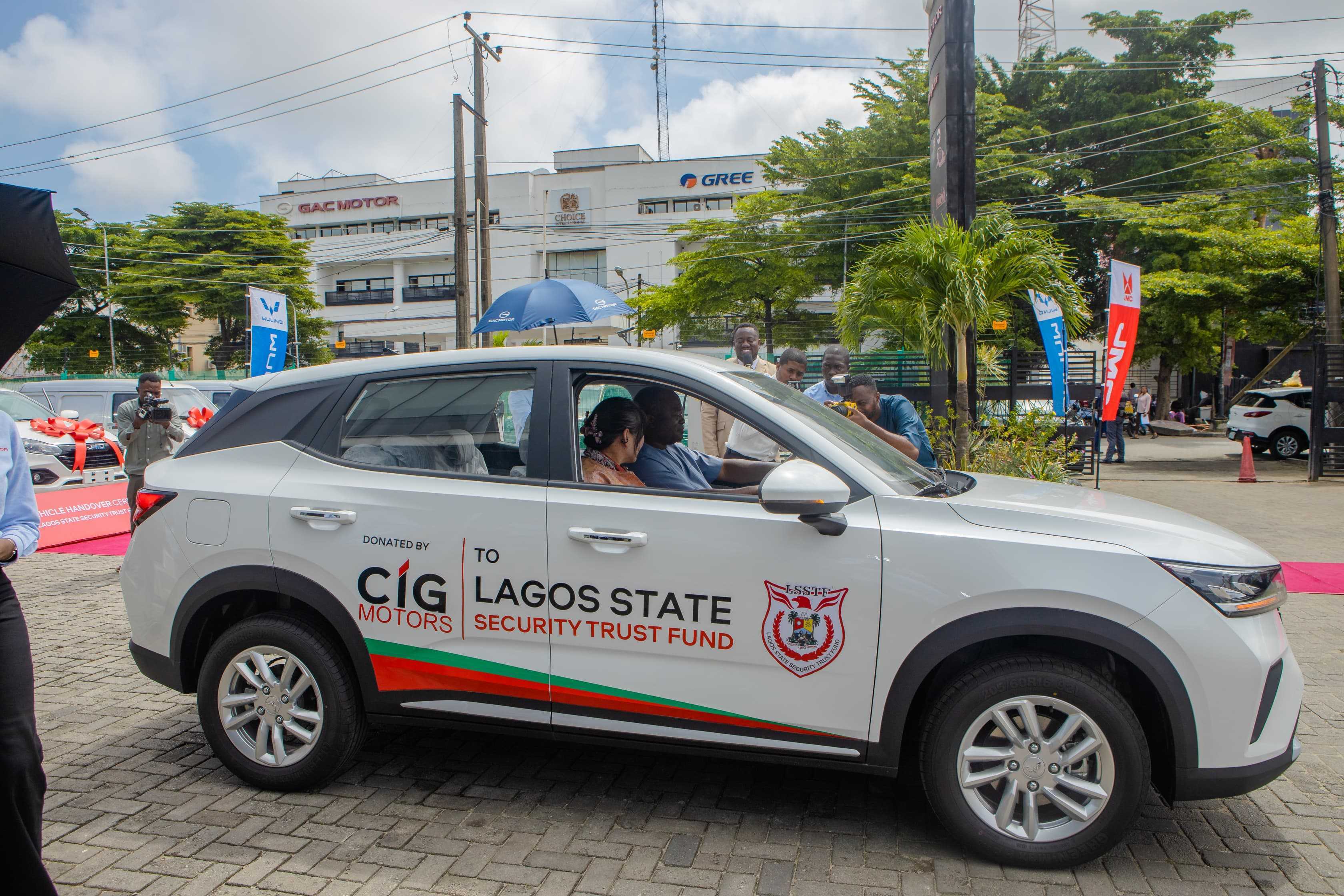 LagRide parent company donates 10 vehicles worth ₦300m to enhance security in Lagos