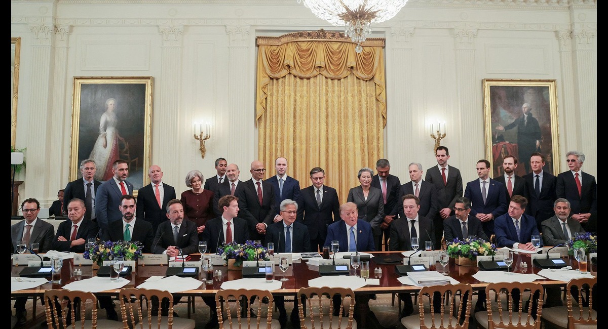 Trump and AI leaders sign a self-regulation pact as America seeks to keep its Super Intelligence lead 