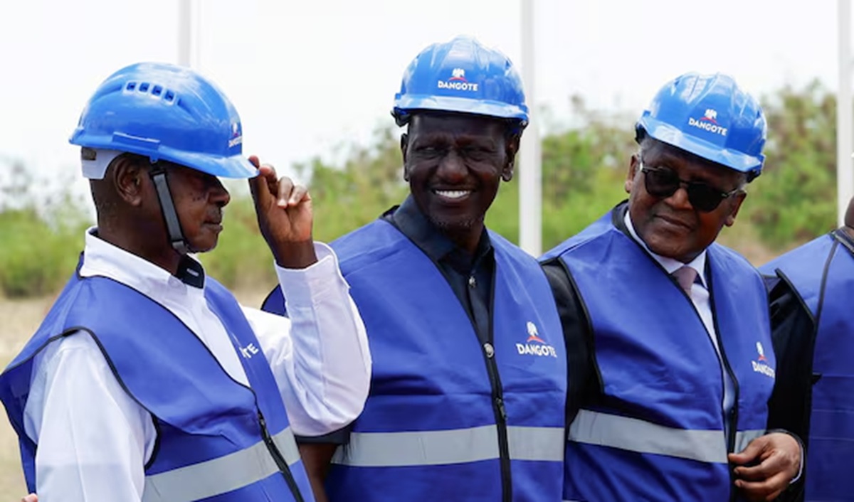 Uganda's President Yoweri Museveni, President and Chief Executive Officer (CEO) of Dangote Group Aliko Dangote and Kenya's President William Ruto attend a ceremony for the construction of an East African oil refinery in Lamu, Kenya, September 30, 2026. REUTERS/Monicah Mwang